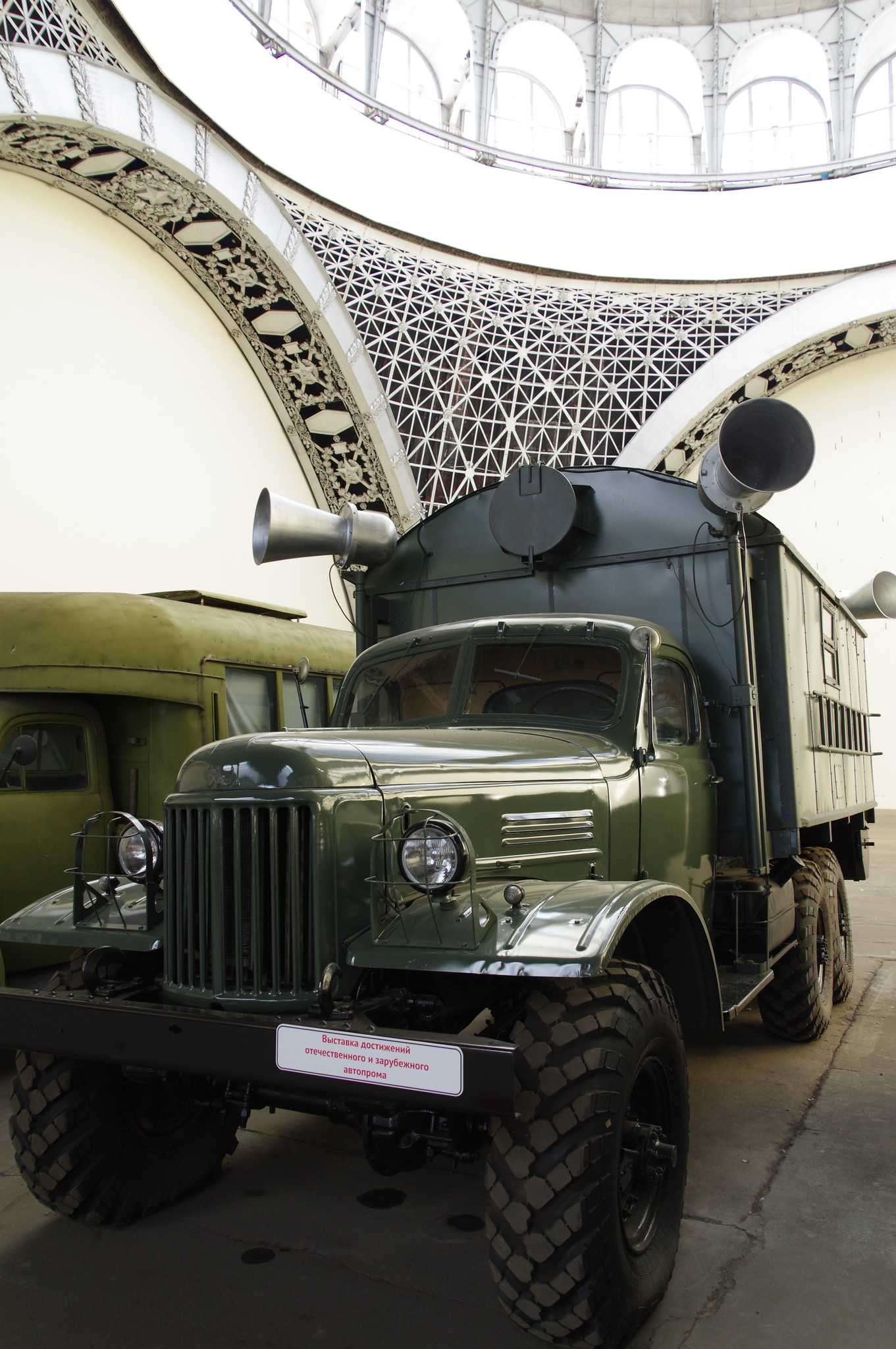 Автомобиль ЗИЛ-157