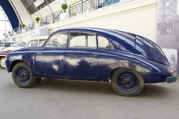 Легковой автомобиль Tatra 600 Tatraplan