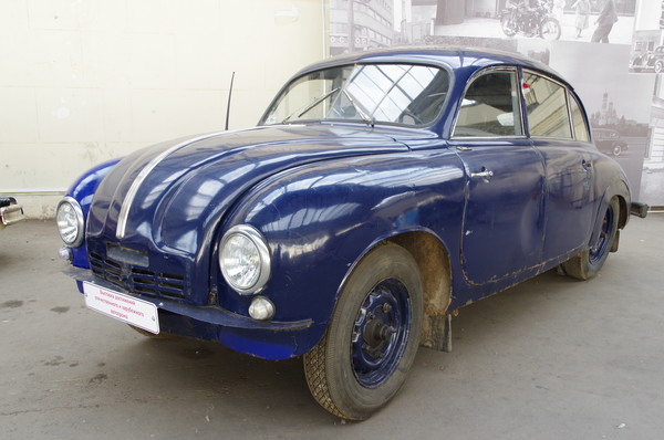 Легковой автомобиль Tatra 600 Tatraplan