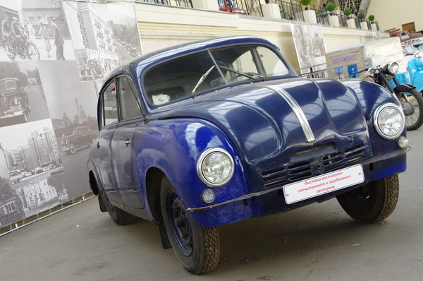 Легковой автомобиль Tatra 600 Tatraplan
