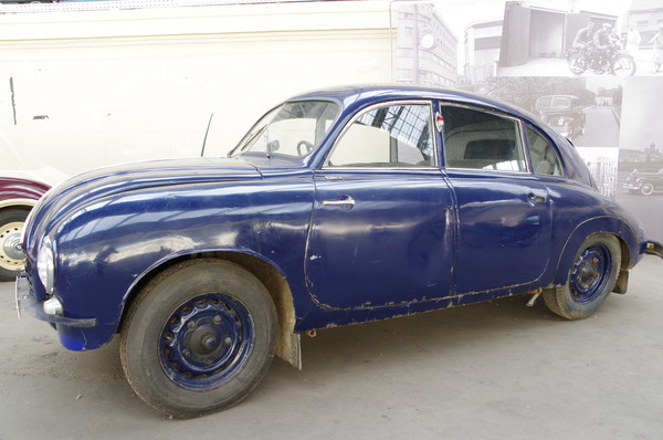 Легковой автомобиль Tatra 600 Tatraplan
