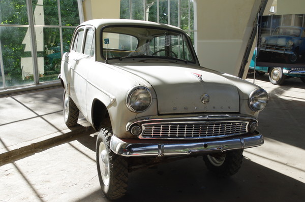 Легковой автомобиль «Москвич-410»