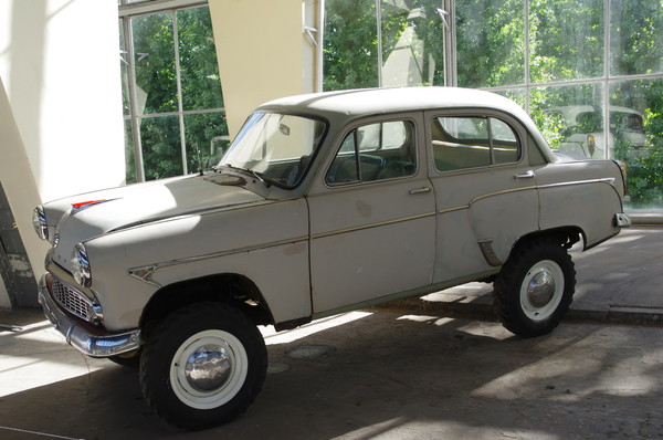 Легковой автомобиль «Москвич-410»