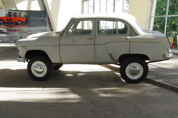 Легковой автомобиль «Москвич-410»