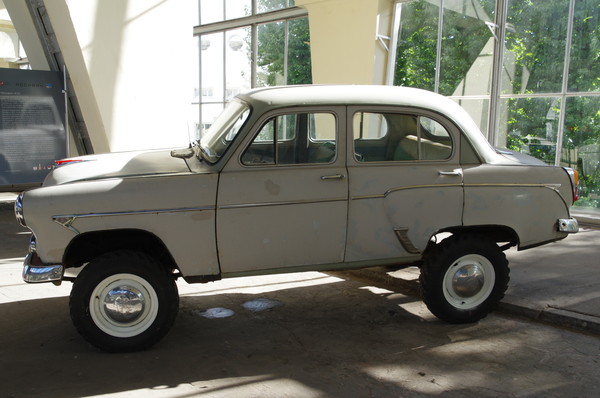 Легковой автомобиль «Москвич-410»