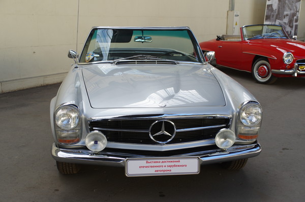 Автомобиль Mercedes-Benz 230 SL