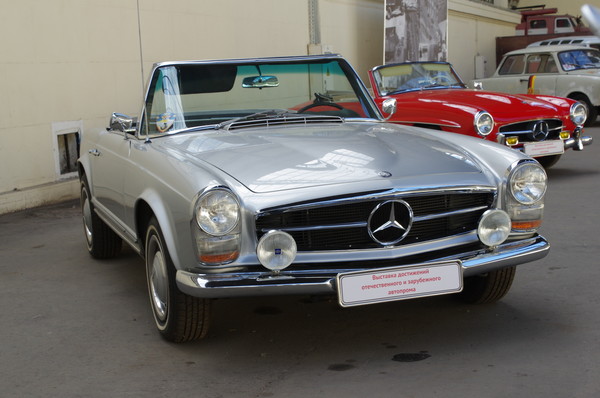 Автомобиль Mercedes-Benz 230 SL