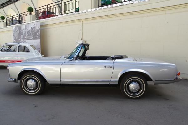 Автомобиль Mercedes-Benz 230 SL