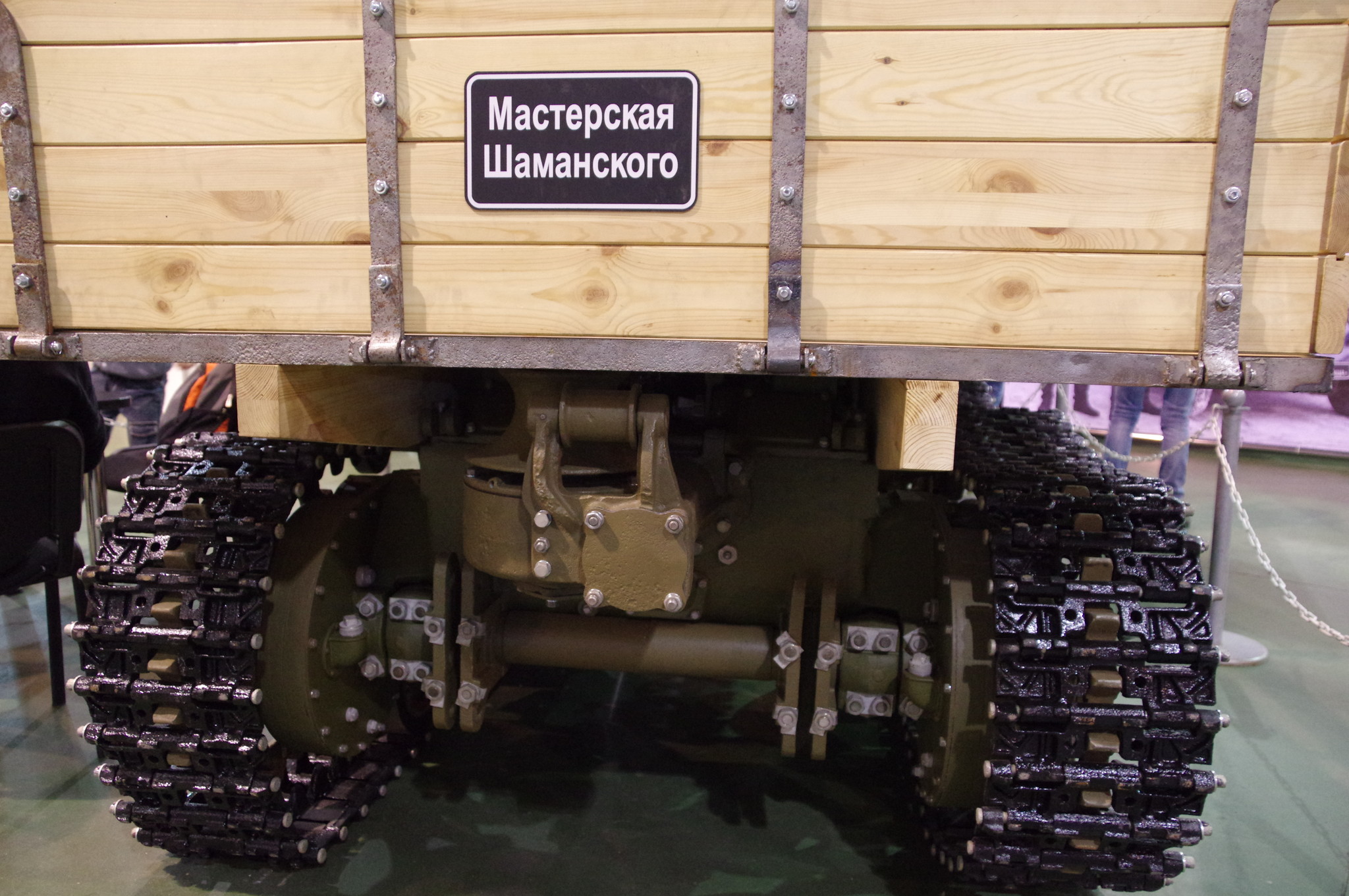 Гусеничный трактор средней мощности СТЗ-5