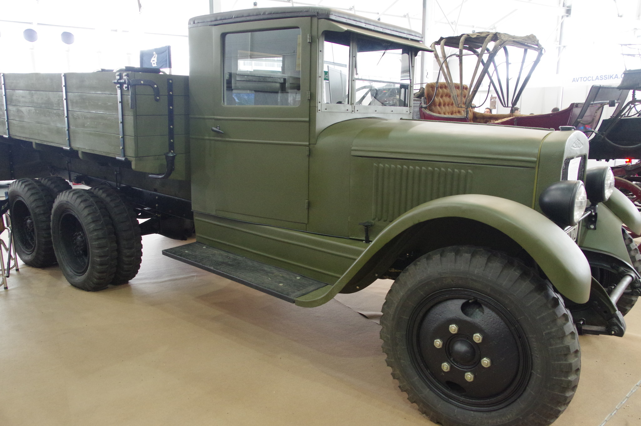 Грузовой автомобиль ЗИС-6