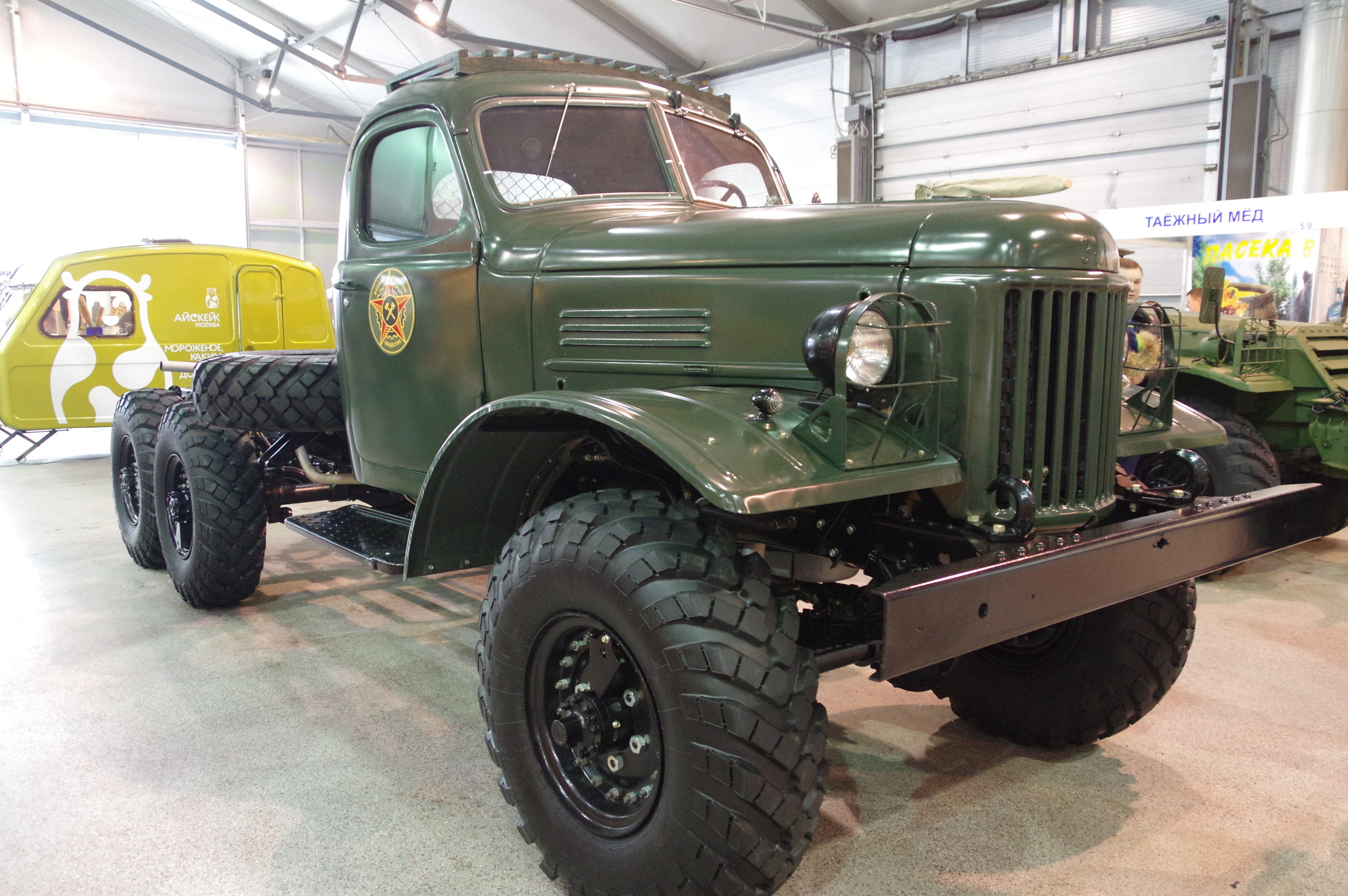Автомобиль ЗИЛ-157
