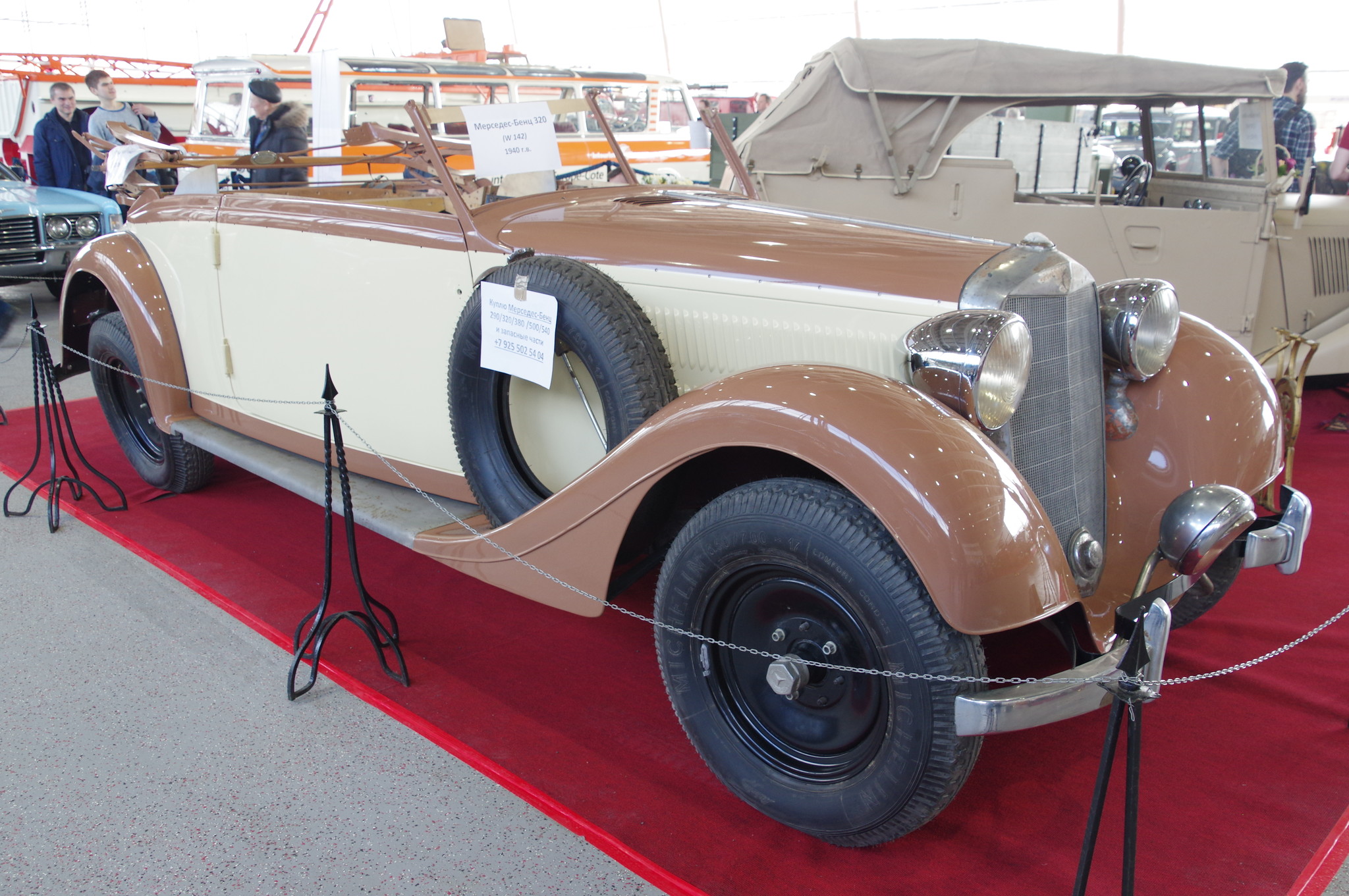 Автомобиль Mercedes-Benz 320 (заводское обозначение W 142) 1940 года выпуска