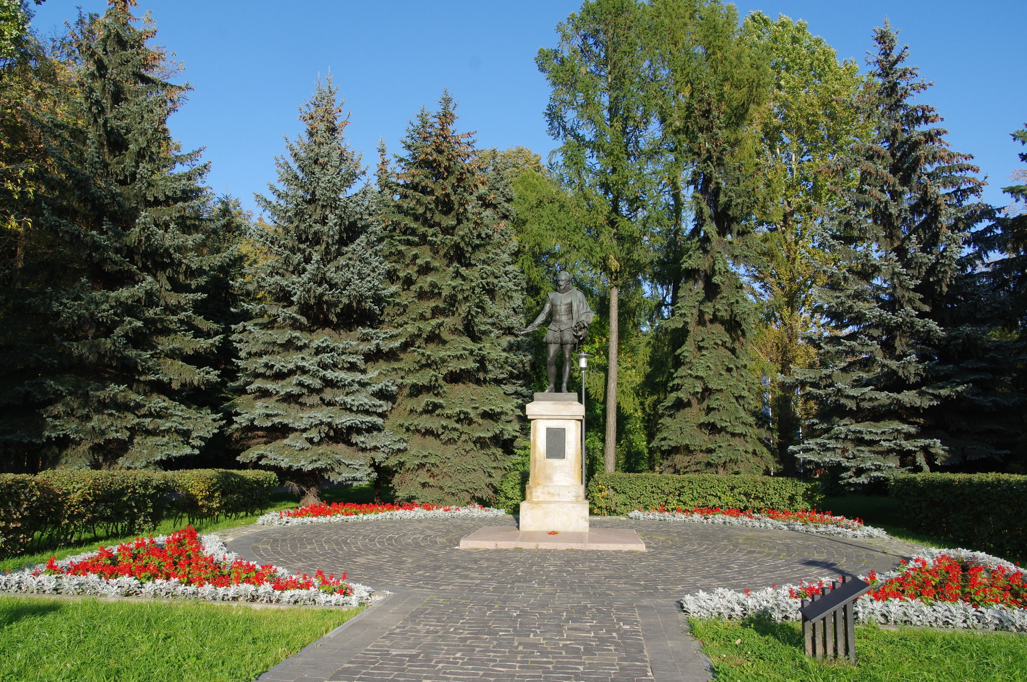 Памятник Мигелю Сервантесу в Парке Дружбы