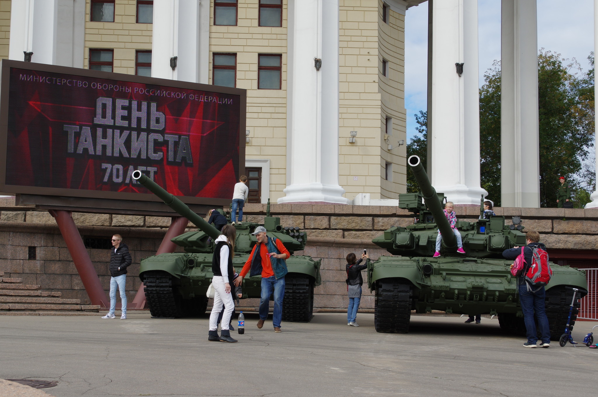Основной боевой танк Т-72Б3 и основной боевой танк Т-90 («Владимир»)