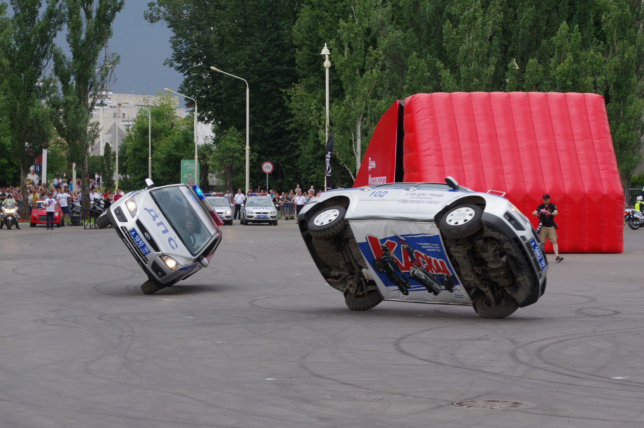 На Октябрьской площади ВДНХ