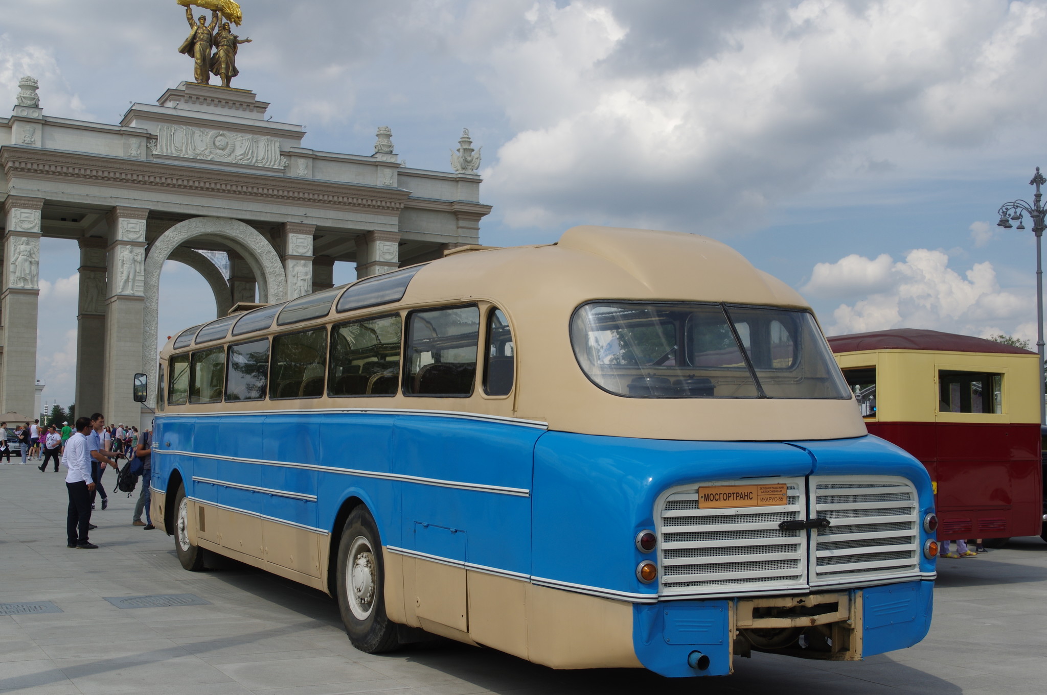 Междугородный автобус Ikarus 55