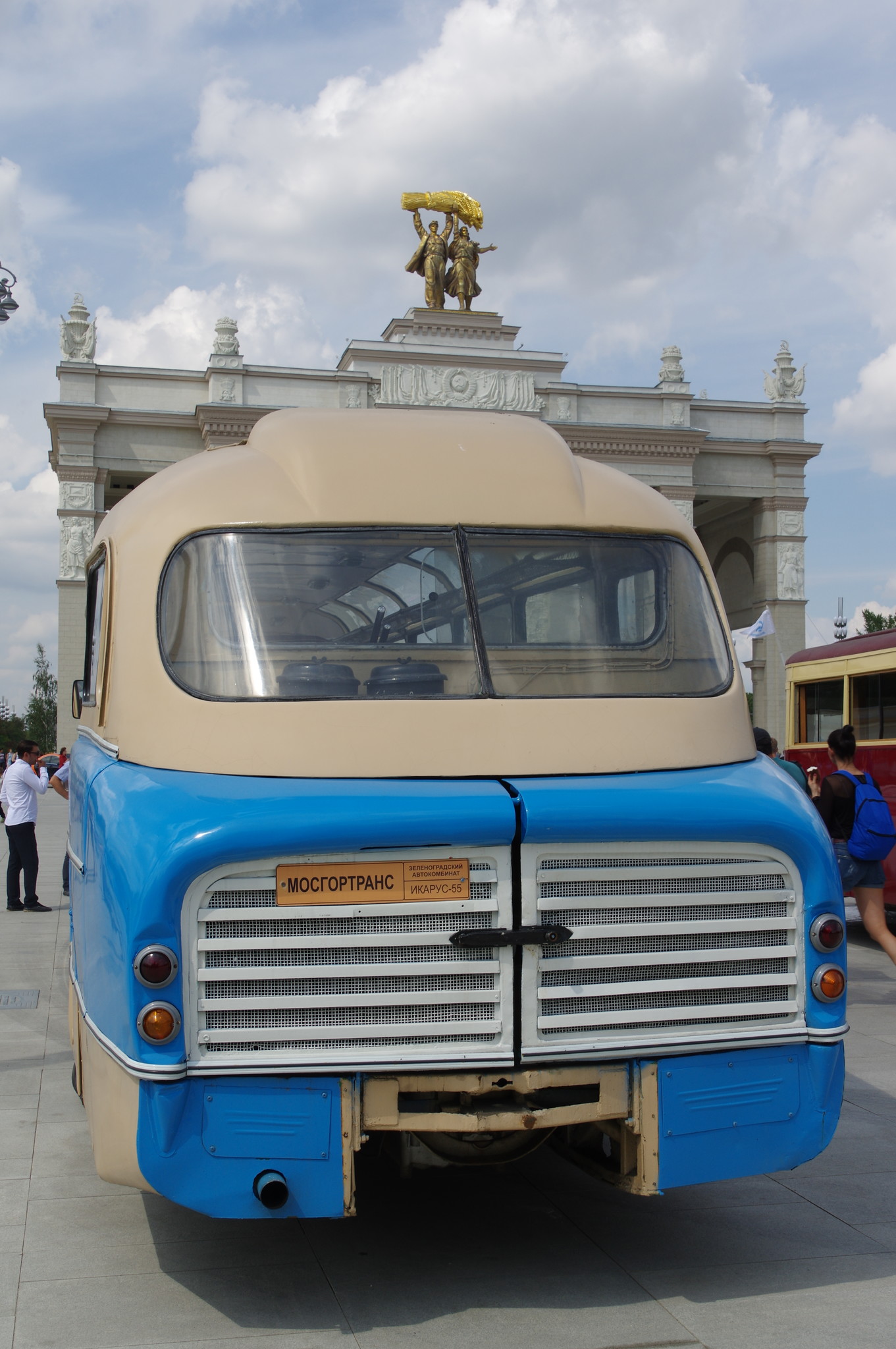 Междугородный автобус Ikarus 55