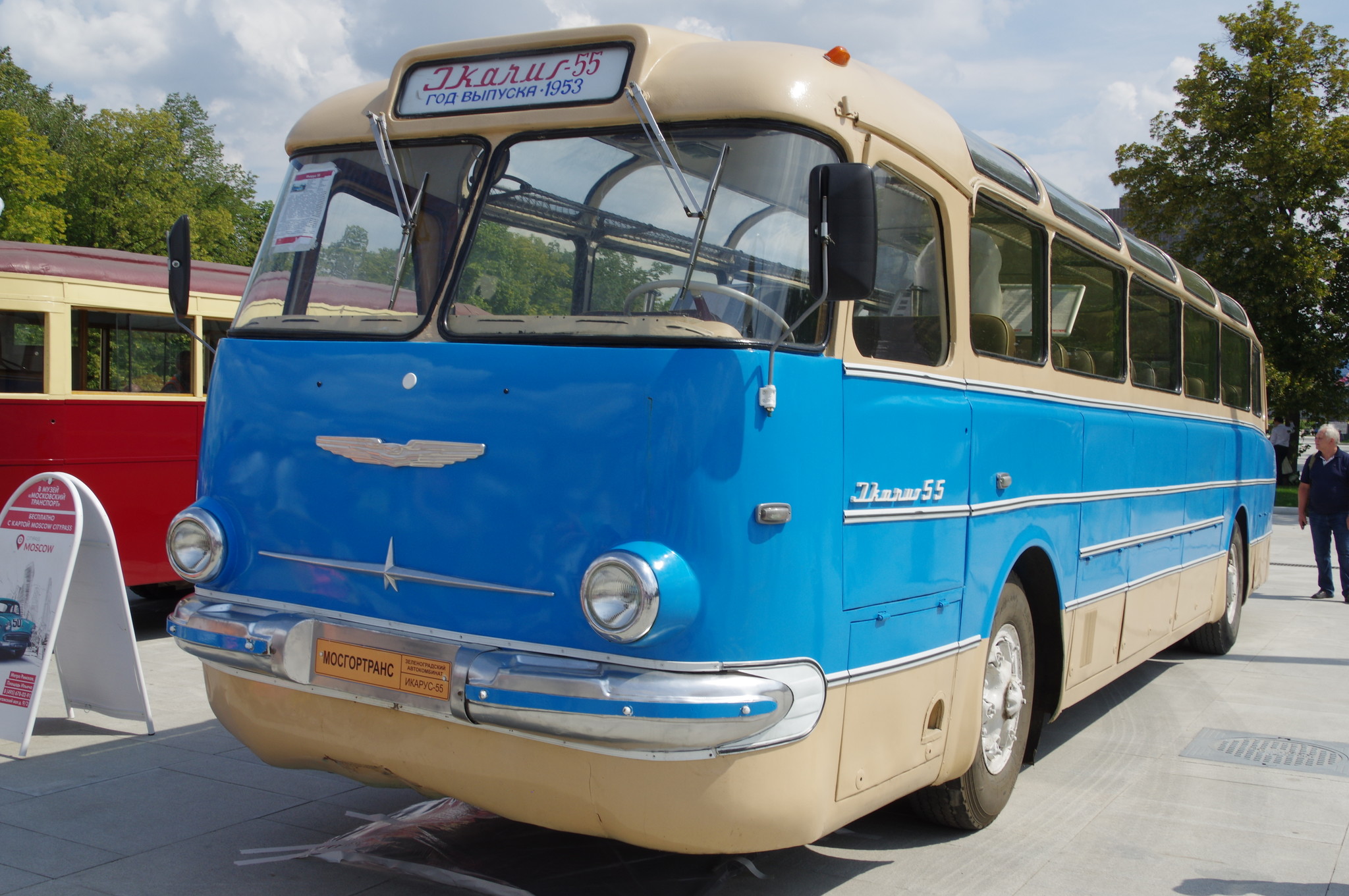 Междугородный автобус Ikarus 55