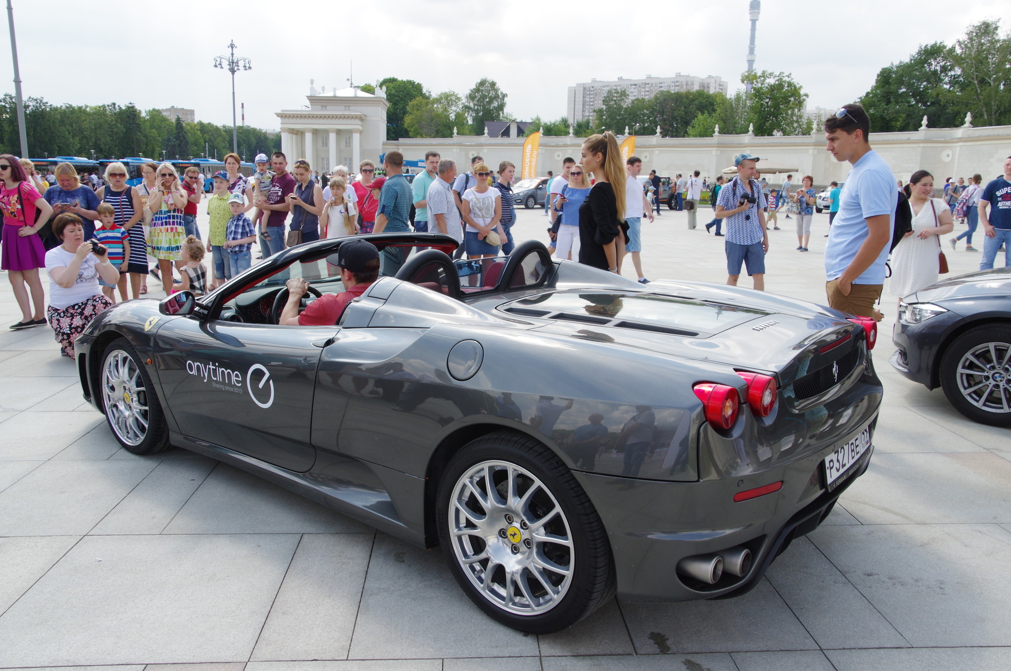 Автомобиль Ferrari
