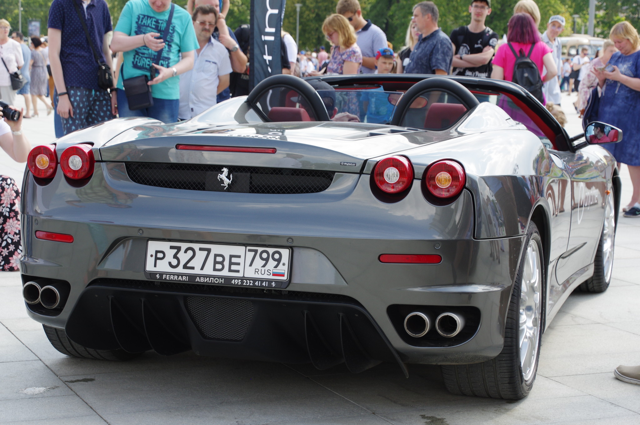 Автомобиль Ferrari