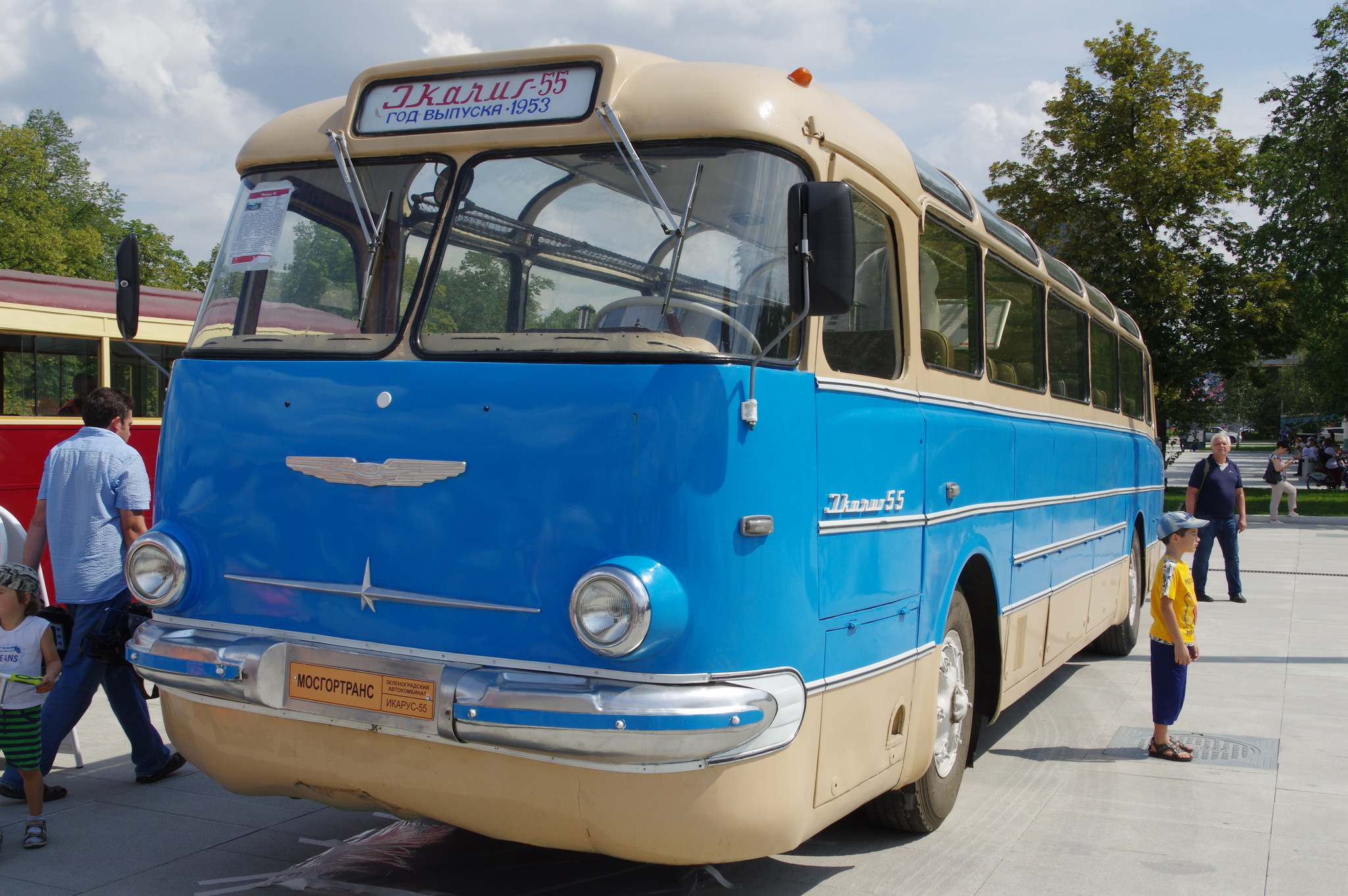 Междугородный автобус Ikarus 55