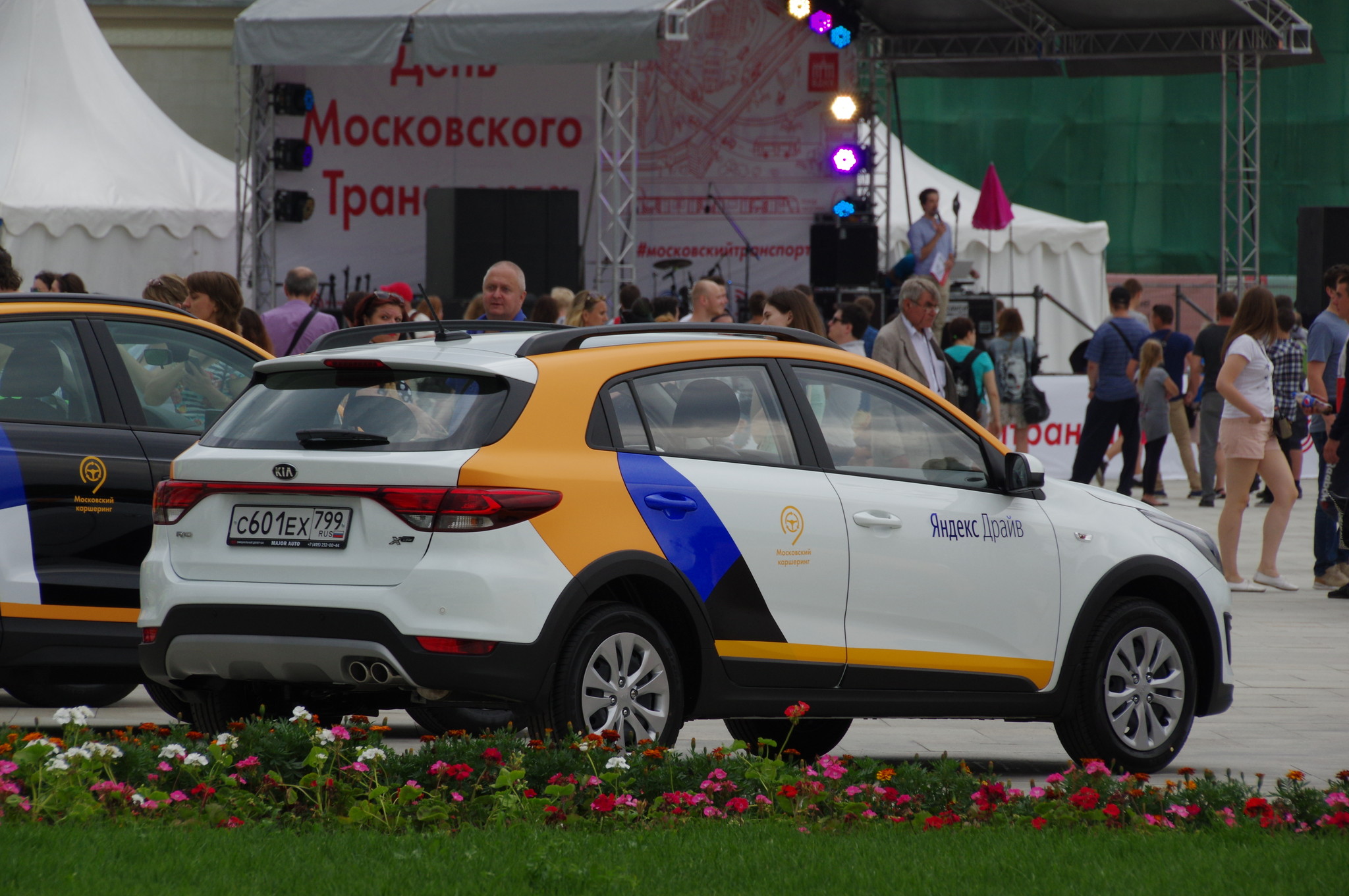 Автомобиль KIA Московского каршеринга у ВДНХ