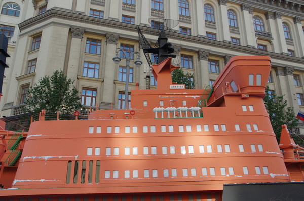 Макет атомного ледокола «Арктика» на Тверской улице