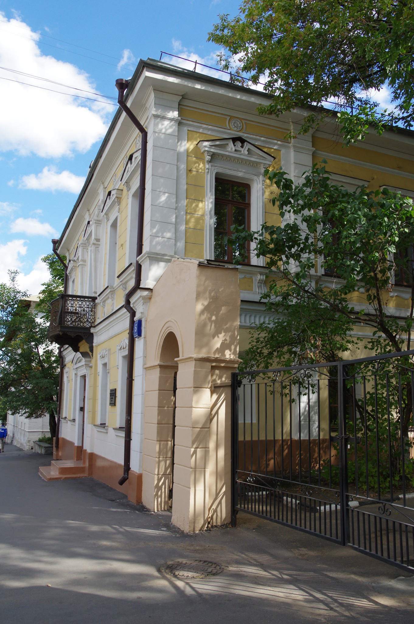Городская усадьба В.В. Суровщикова (улица Пречистенка, дом 5, строение 1)