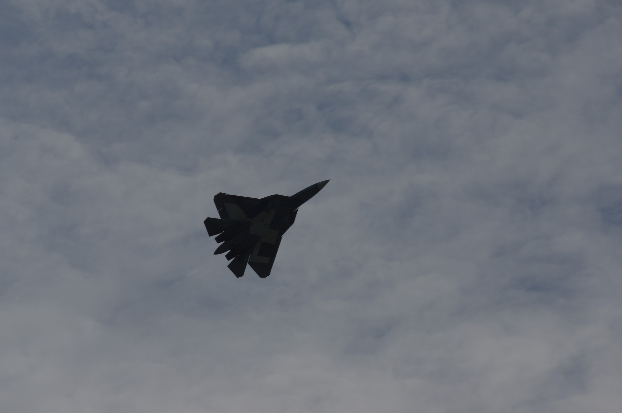 Т-50 пилотирует Герой Российской Федерации Сергей Богдан