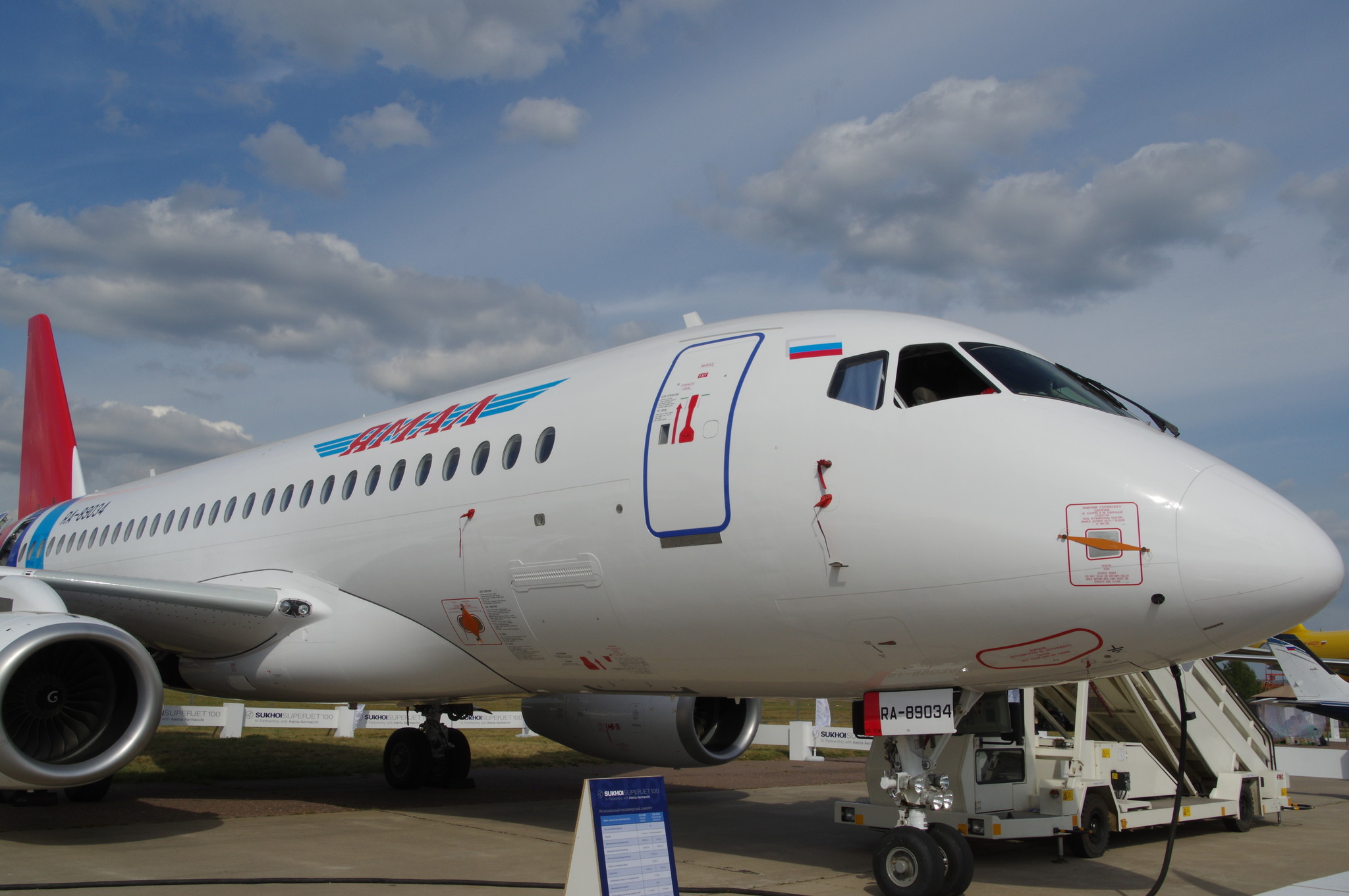 Sukhoi Superjet 100 — ближнемагистральный пассажирский самолёт авиакомпании «Ямал»