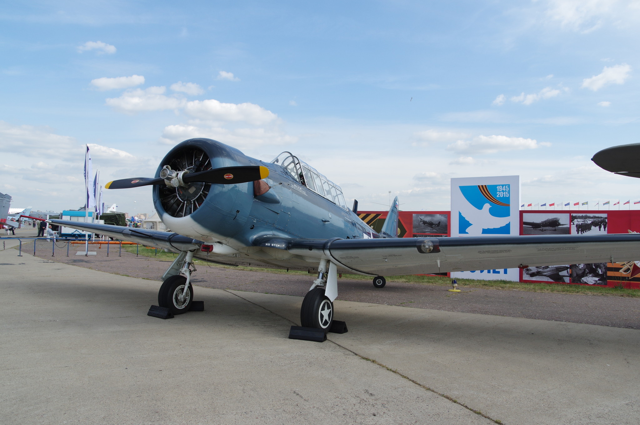Лёгкий учебный самолёт T-6 Texan