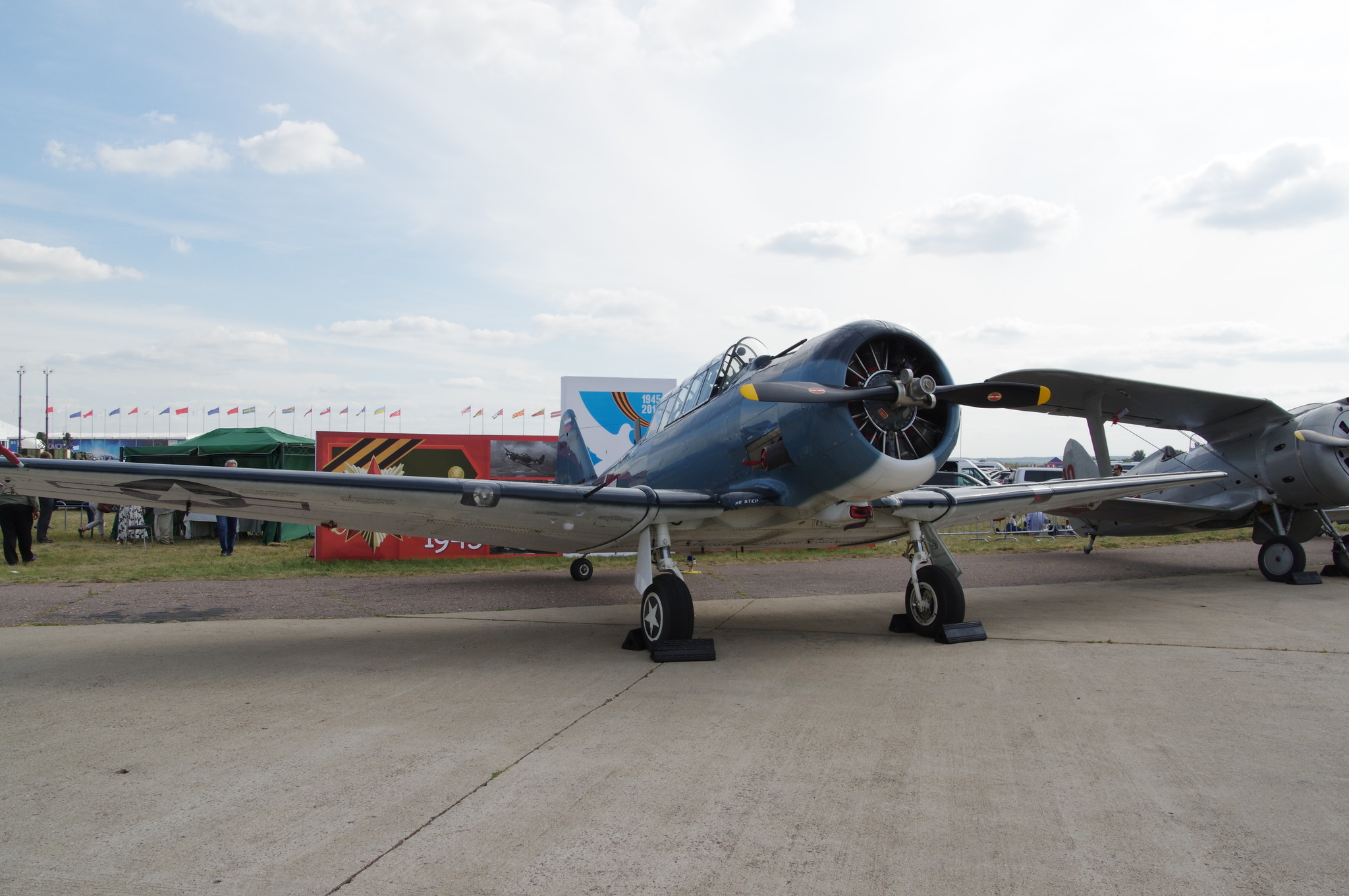 Лёгкий учебный самолёт T-6 Тексан