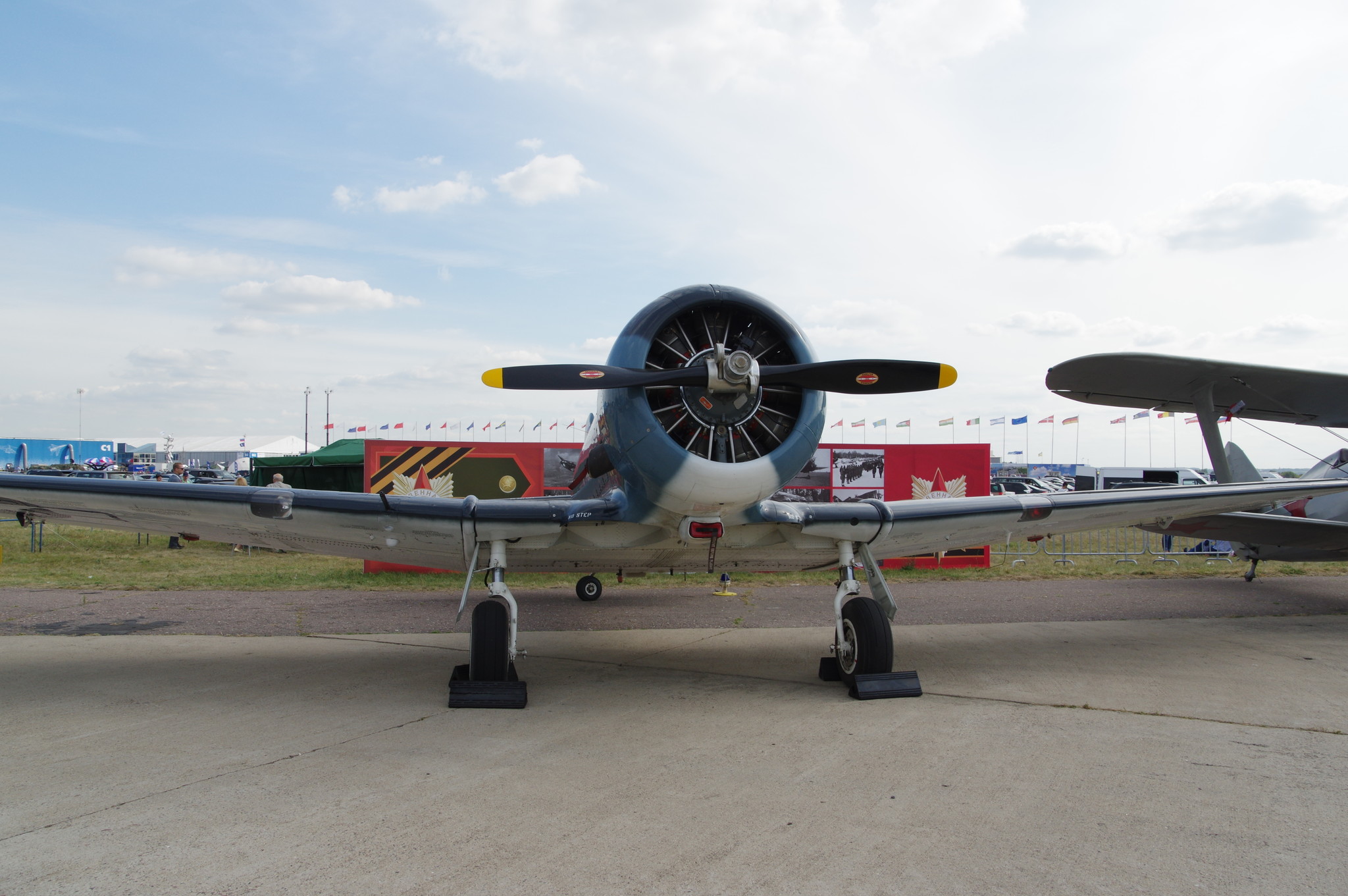 Лёгкий учебный самолёт T-6 Тексан
