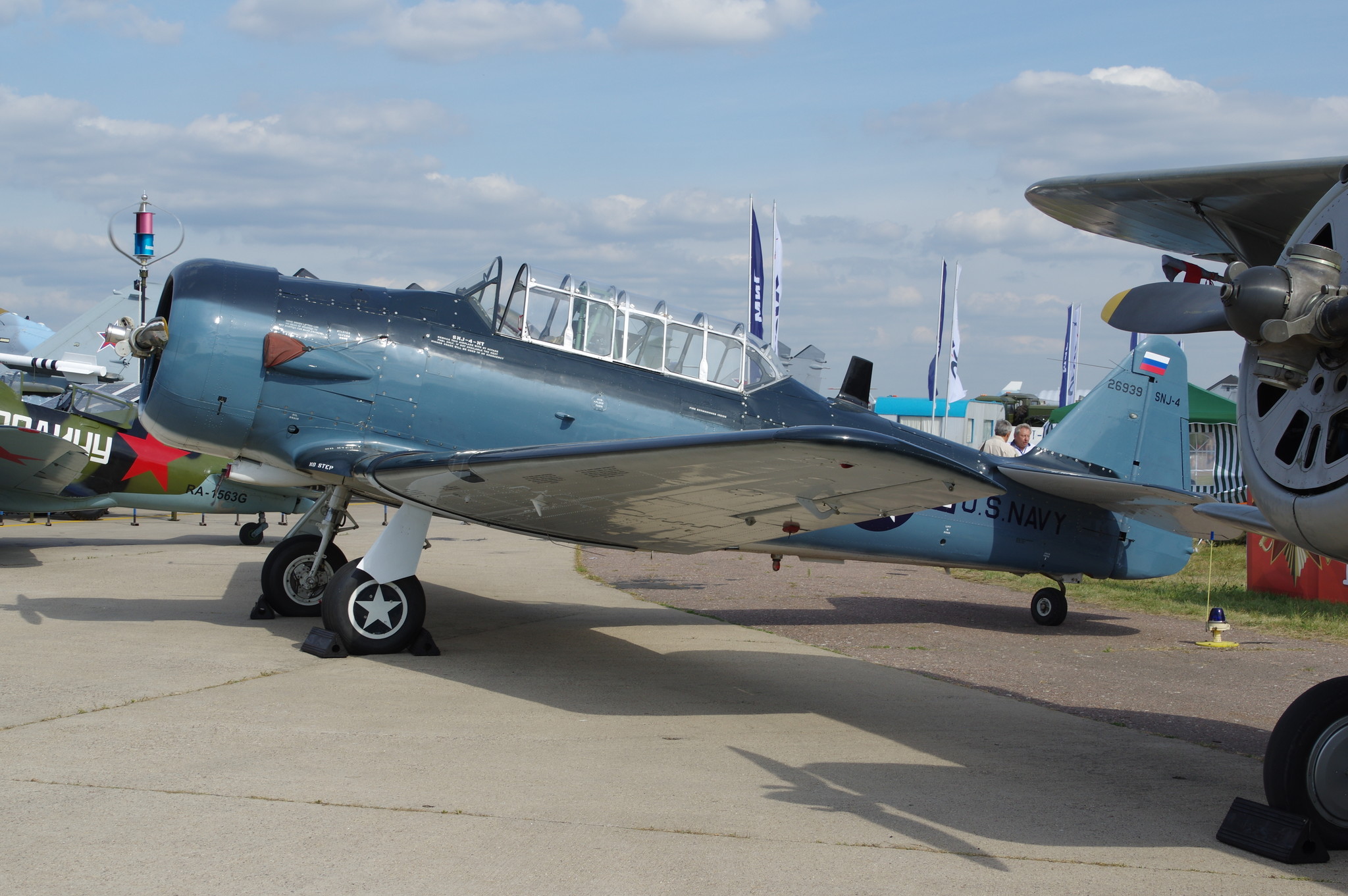 Лёгкий учебный самолёт T-6 Тексан