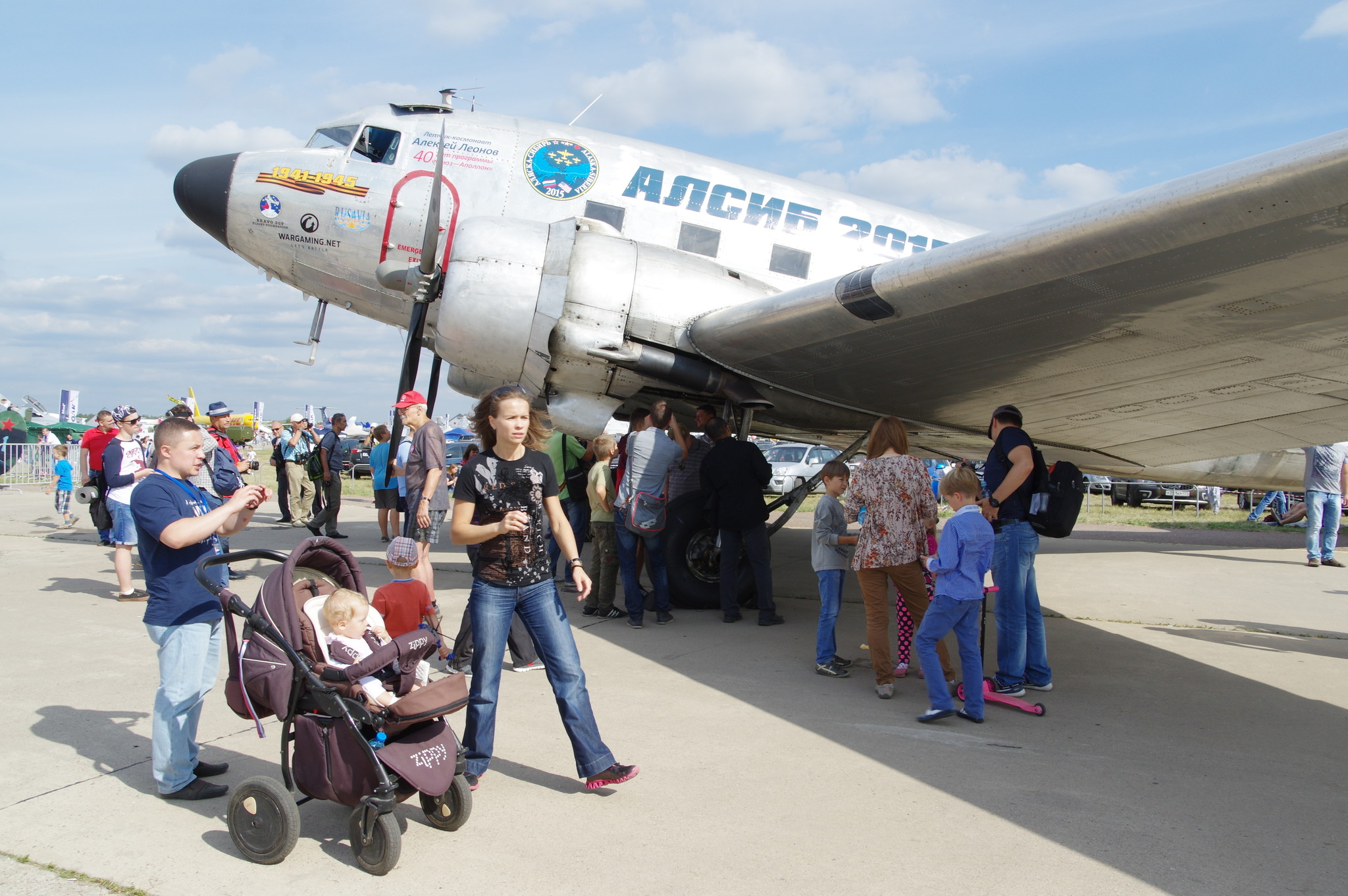 Военно-транспортный самолёт Дуглас C-47 «Лётчик-космонавт Алексей Леонов»