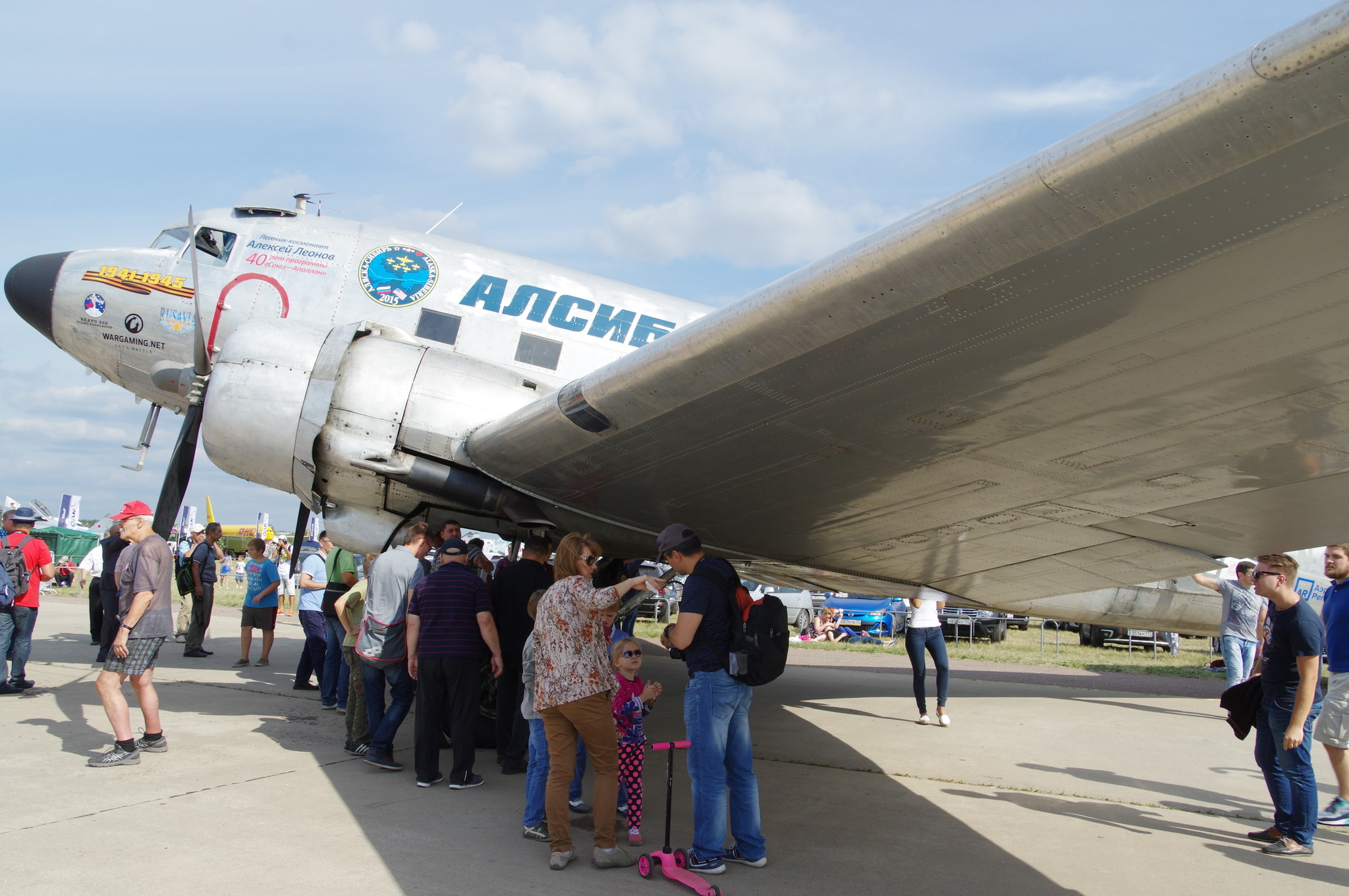 Военно-транспортный самолёт Дуглас C-47 «Лётчик-космонавт Алексей Леонов»