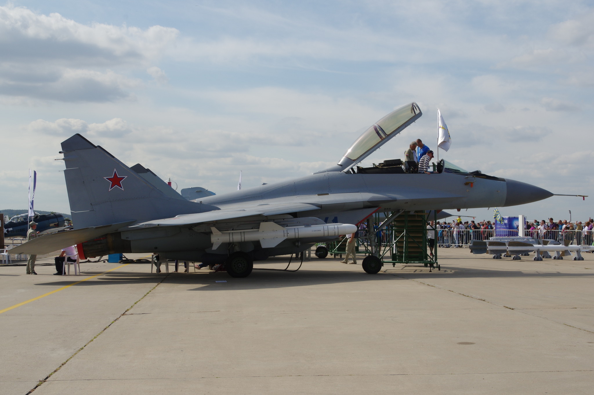 Лёгкий многофункциональный истребитель МиГ-35