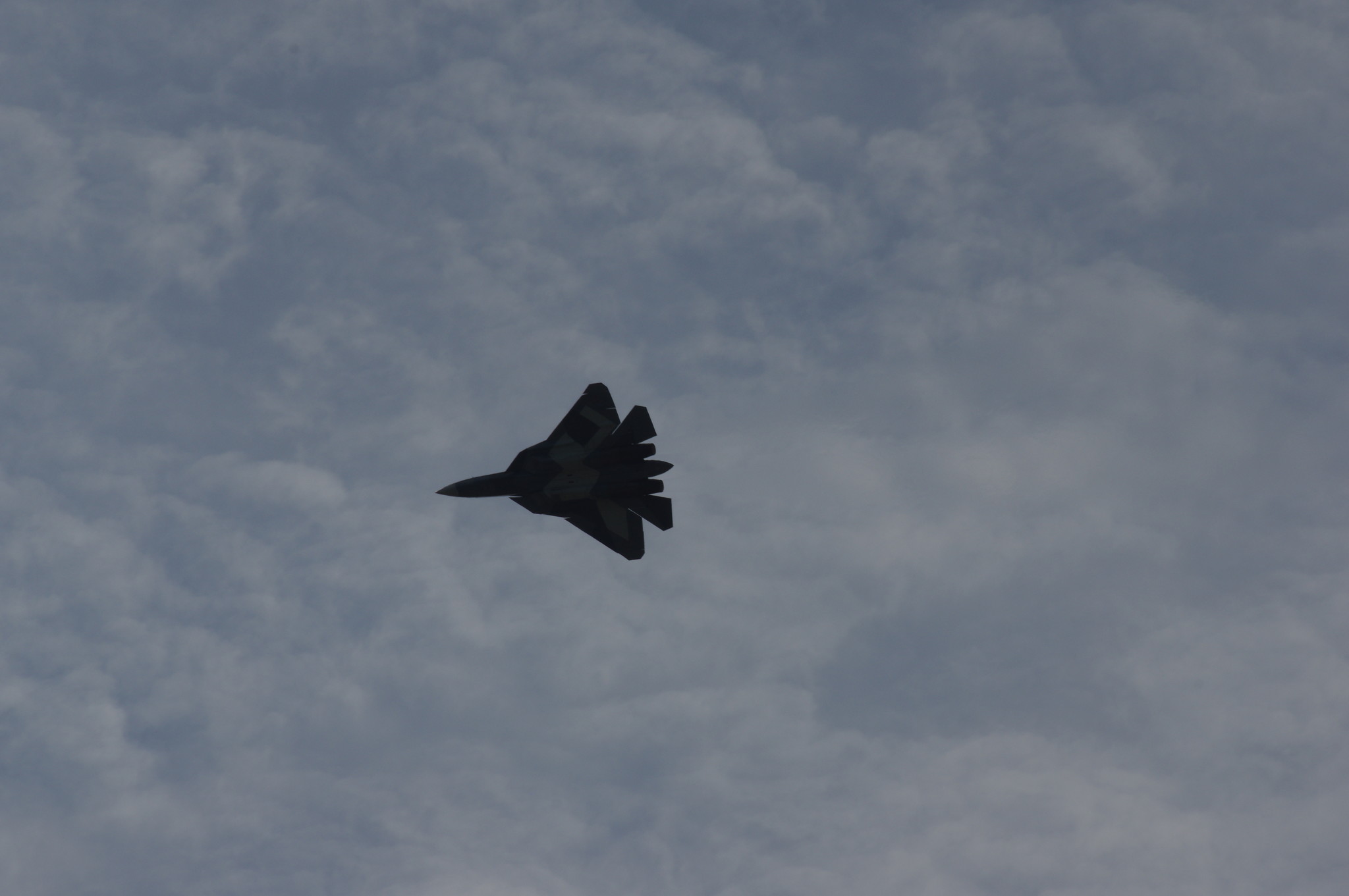 Многофункциональный истребитель пятого поколения Су-57