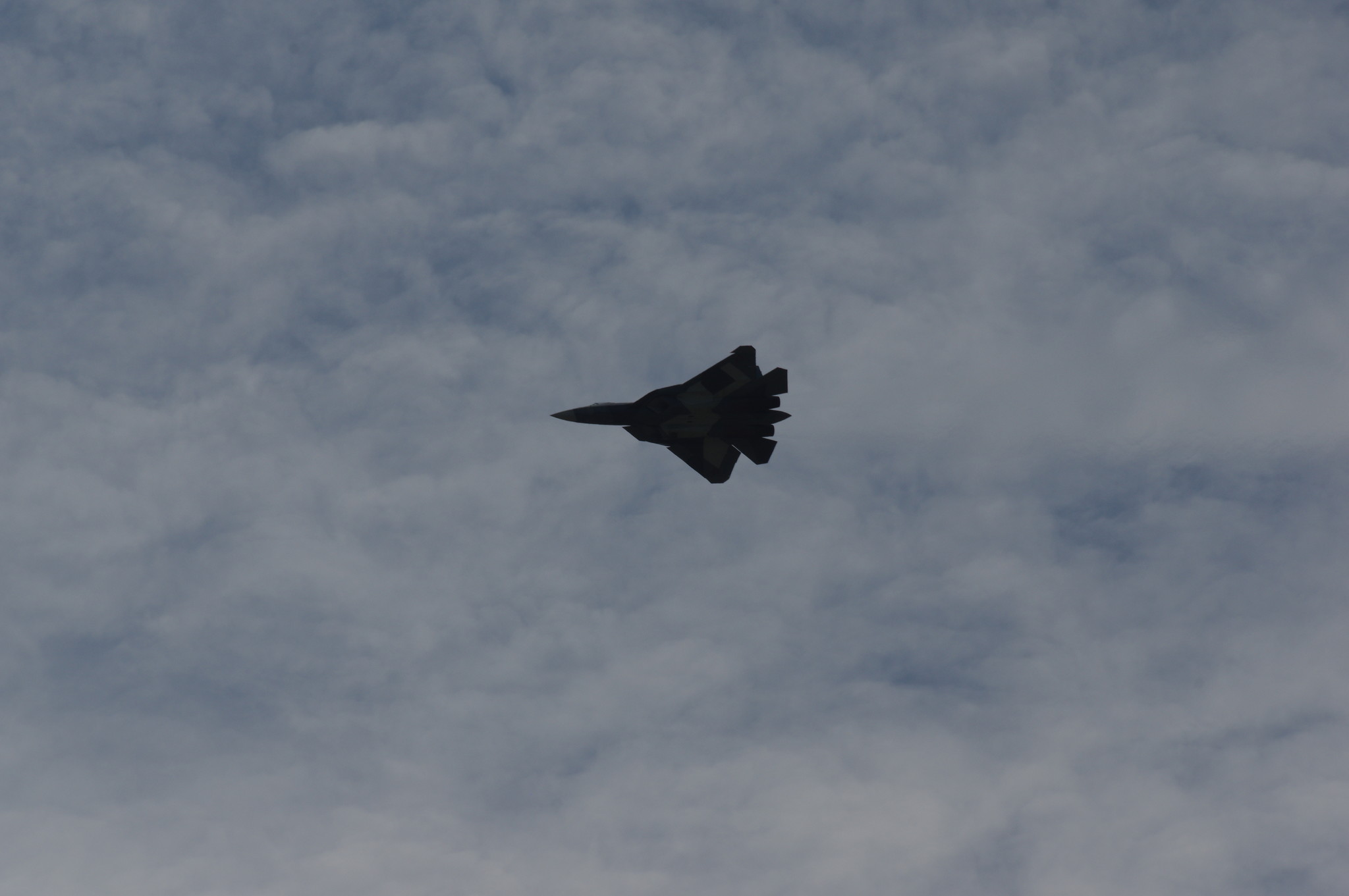 Многофункциональный истребитель пятого поколения Су-57