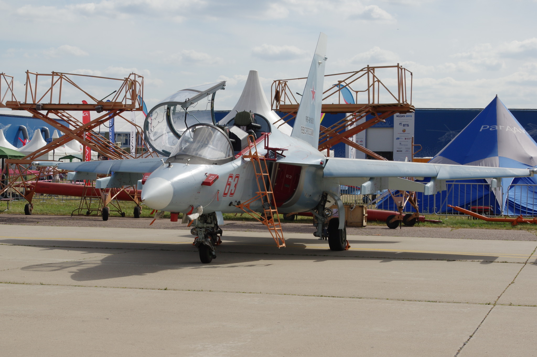 Учебно-боевой самолёт Як-130