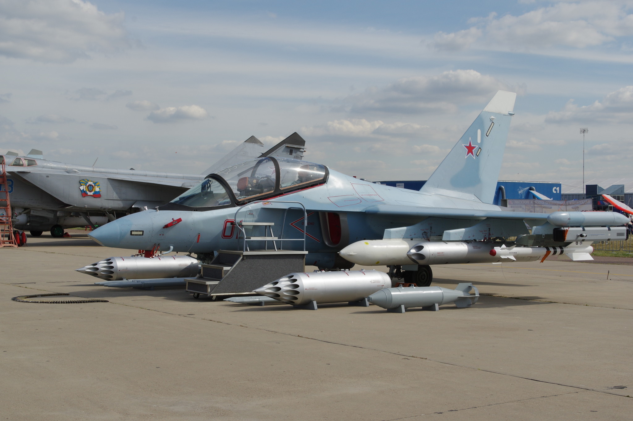 Учебно-боевой самолёт Як-130