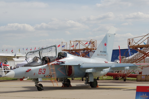 Учебно-боевой самолёт Як-130