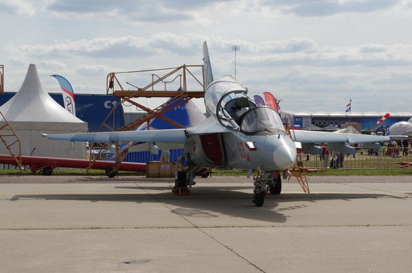 Учебно-боевой самолёт Як-130