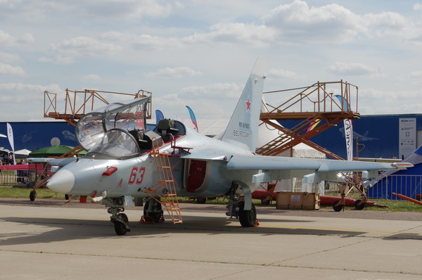 Учебно-боевой самолёт Як-130
