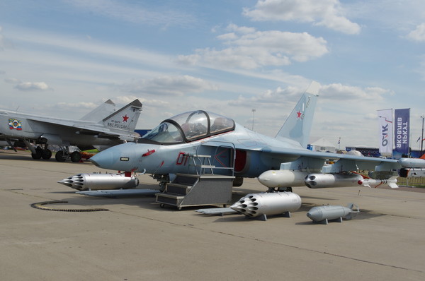 Учебно-боевой самолёт Як-130