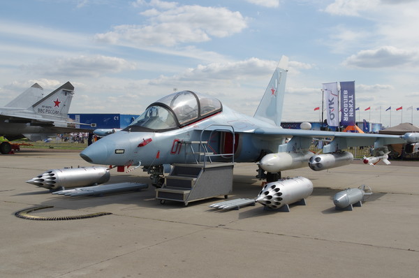 Учебно-боевой самолёт Як-130