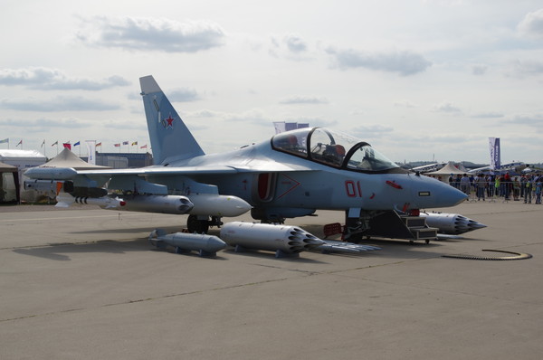 Учебно-боевой самолёт Як-130