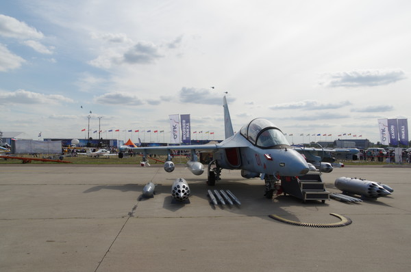 Учебно-боевой самолёт Як-130