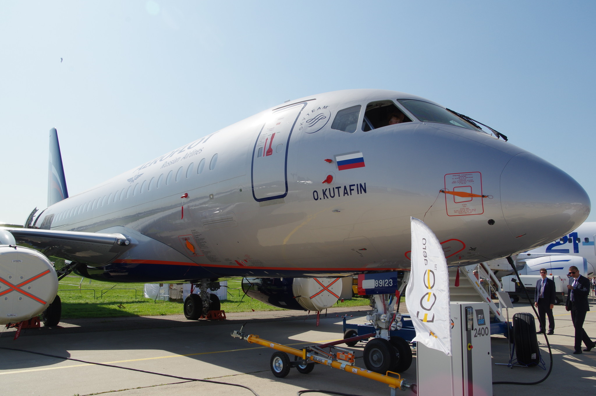 Ближнемагистральный узкофюзеляжный пассажирский самолёт Sukhoi Superjet 100