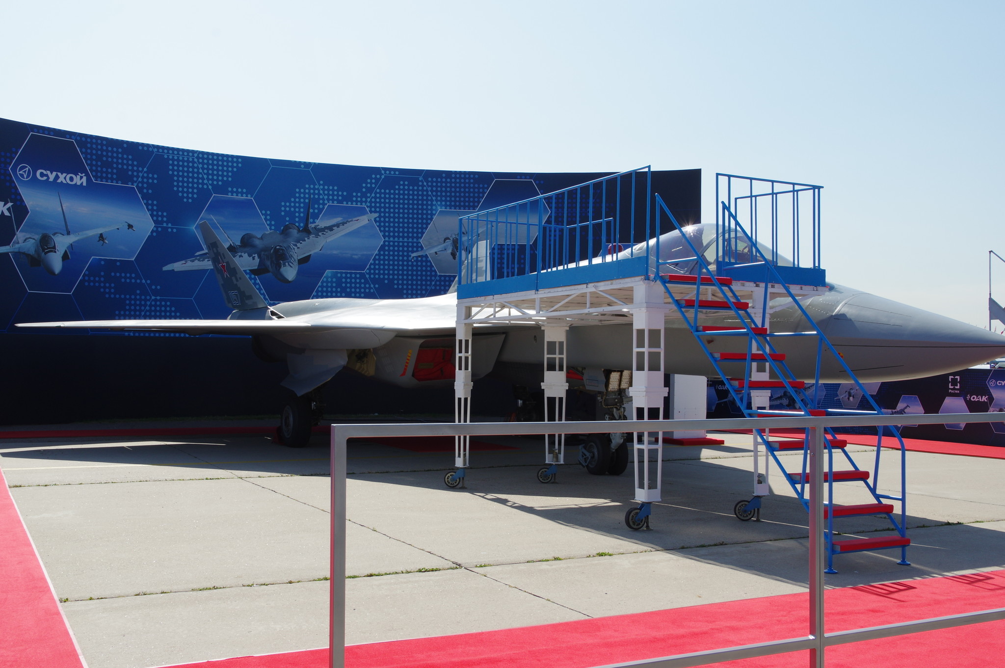 Многофункциональный истребитель пятого поколения Су-57Э
